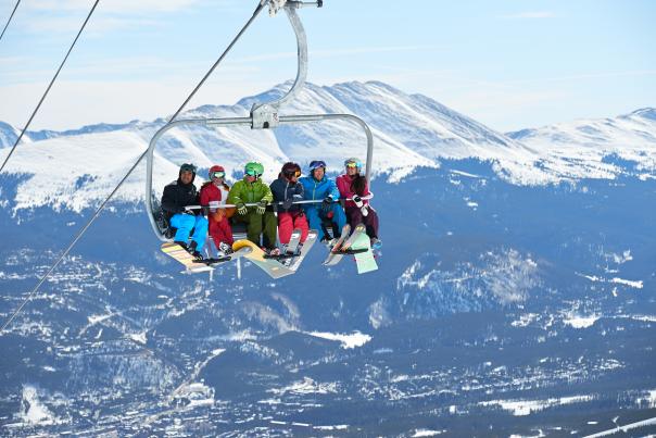 breckenridge-ski-lift-snowboarders